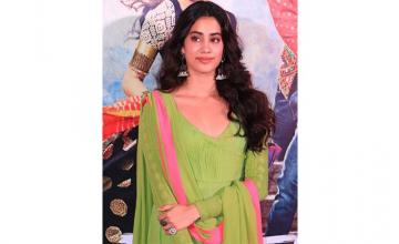 Janhvi eager to receive as much love as Sridevi