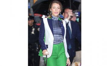 Blake Lively’s favorite new accessory? A cane!