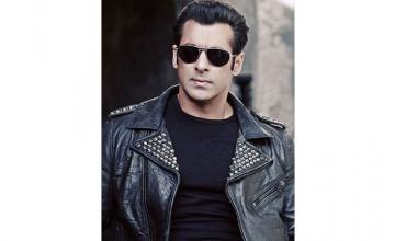 Salman considers young cancer patients real heroes