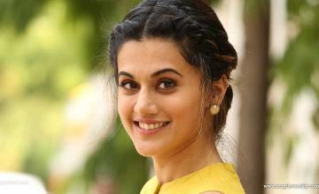 Taapsee mocks celebs for posting pictures with aged look