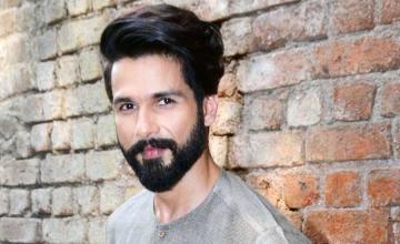 After Kabir Singh's success, Shahid Kapoor demands Rs 40 crore for Nani's Jersey remake