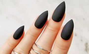 Black manicure takes over