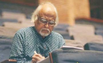 Anwar Maqsood to perform live on stage this month