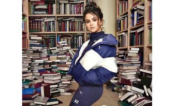 Twitter reacts on Selena Gomez standing on books