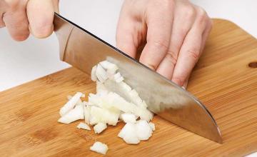 Man shares simple hack to peel onions in seconds – and with no tears