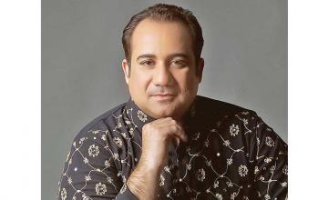 Raha Fateh Ali Khan became the first Pakistani singer to cross 5 million subscribers on YouTube