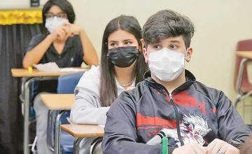 Longtime professor retires on the spot after student refuses to wear mask correctly during class