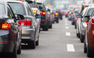 Traffic jams are caused by keeping the wrong distance between cars, maths study finds