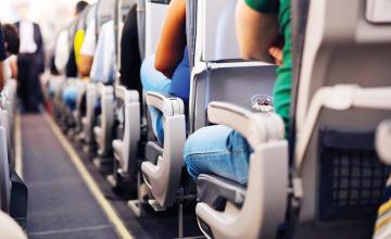 Flight attendant ends debate on who gets to use the middle seat armrests
