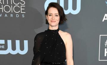 ‘The Crown’ star Claire Foy refuses to sign autograph in blue ink