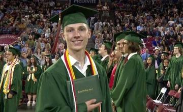 AFTER AN ACCIDENT, A YOUNG PARAPLEGIC ATHLETE DEFIES ALL CHANCES TO WALK AT GRADUATION AND GOES VIRAL ON SOCIAL MEDIA
