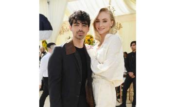 Joe Jonas calls Sophie Turner an ‘incredible mom’