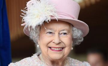 Australians want free portraits of Queen Elizabeth