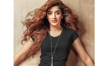 Mawra Hocane encourages her fans to be kind