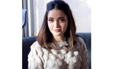 Armeena Khan awarded in the UK for her notable public service activities