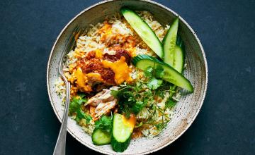 BAKED CHICKEN WITH TURMERIC SAUCE BOWL