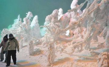 Stunning sea of 'snow monsters' take over volcanic mountainside in Japan