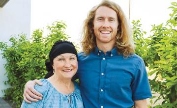Arizona man grows out his hair for two years in order to make a wig for mom battling brain tumour