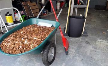 Man waiting for last paycheck from old job gets $915 in oiled pennies instead
