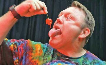 California man eats 10 Carolina reaper chilies in 33.15 seconds