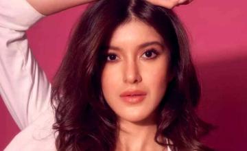 Awaiting her Bollywood debut, Shanaya Kapoor is reportedly dating her college mate