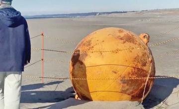 JAPAN IS PERPLEXED BY A MYSTERIOUS SPHERE DISCOVERED ON A BEACH
