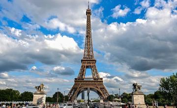 MAN ARRESTED AFTER PARACHUTING FROM  EIFFEL TOWER