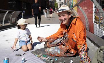 LONDON CHEWING GUM ARTIST PAINTS 'HIDDEN WORLD' BENEATH PEOPLE'S FEET