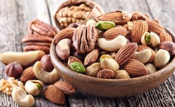 THE POWER OF INCLUDING NUTS IN YOUR DIET