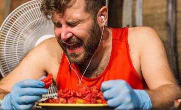 MAN ATE 50 CAROLINA REAPER PEPPERS IN RECORD TIME