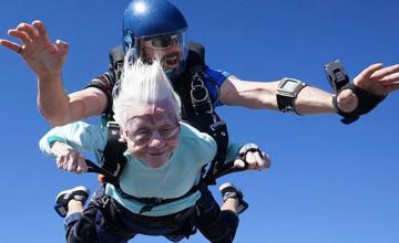 104-YEAR-OLD CHICAGO WOMAN AIMS FOR SKYDIVING RECORD