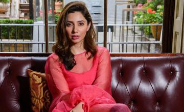 Mahira asks troll to ‘sit down’ and pray for Palestine instead of accusing her of remaining neutral