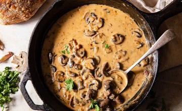 Rigatoni with Mushroom Sauce