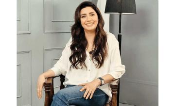 Mahira Khan, Mawra Hocane join viral 'acha jee' trend