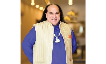 Chahat Fateh Ali Khan threatens legal action after video uploaded of him getting egged in June