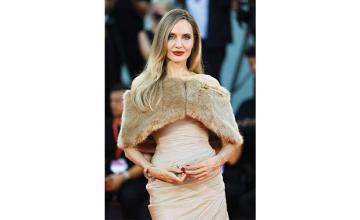 Angelina Jolie opens up about family history of cancer