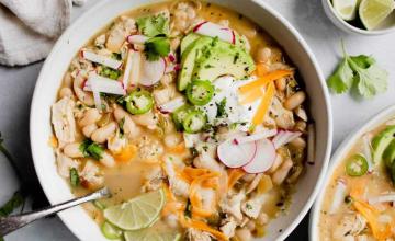 CREAMY WHITE CHICKEN CHILLI BOWL