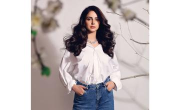 Saba Qamar hits back at people criticising her for not wanting to move to Karachi