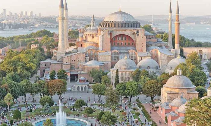 Travel Guide: What to do in a weekend in Istanbul, Türkiye