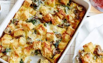 Baked eggs with potatoes, mushrooms & cheese