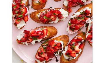 Strawberry & Goat Cheese Crostini