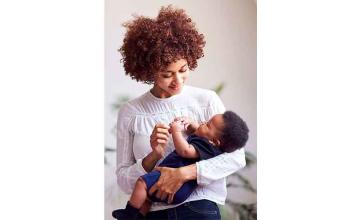 BENEFITS OF NEWBORN BABY'S SKIN TO SKIN CONTACT WITH MOM AND DAD
