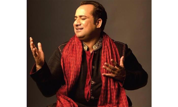 Rahat Fateh Ali Khan mesmerises audience at Karachi concert
