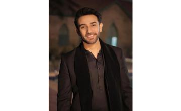 Ali Ansari calls people out for posting out-of-context clips of Nadia Khan critiquing ‘Zanjeerein’
